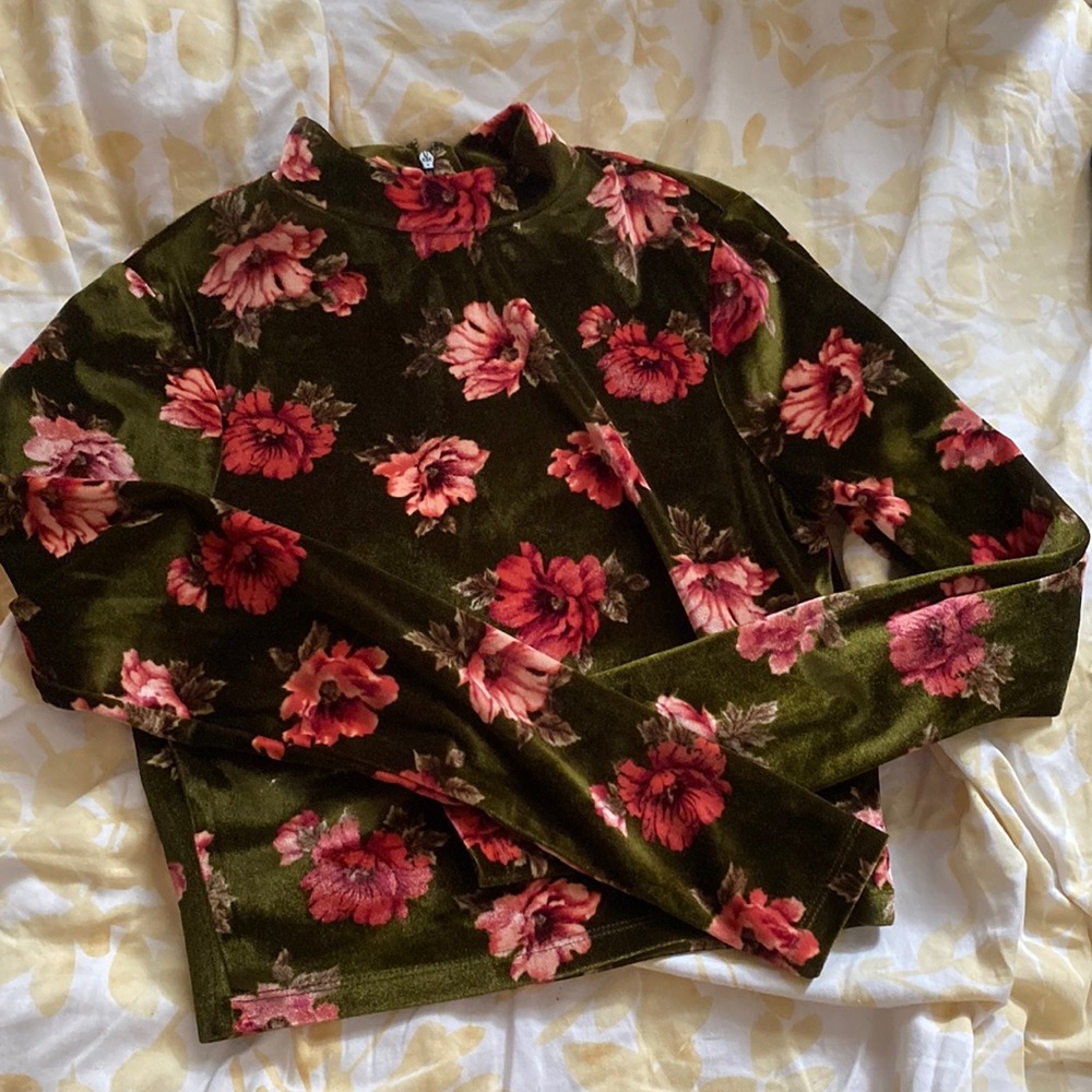 Cropped floral long sleeve top